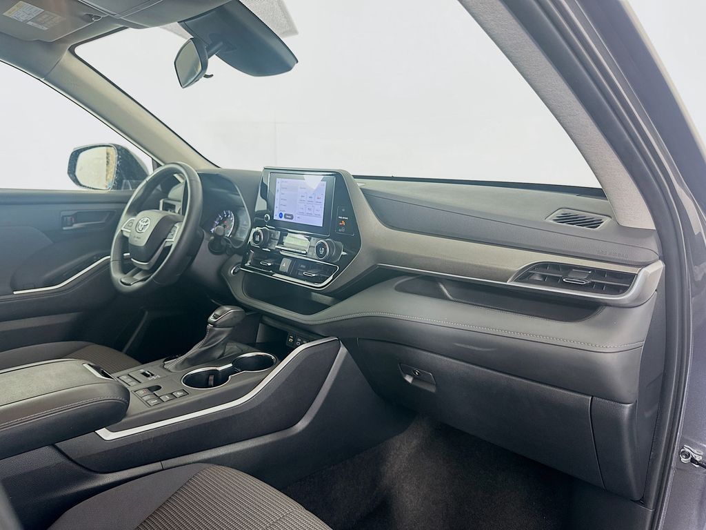 Thumbnail: 2024 Toyota Highlander - 29