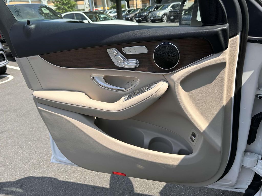 Thumbnail: 2021 Mercedes-Benz GLC - 15