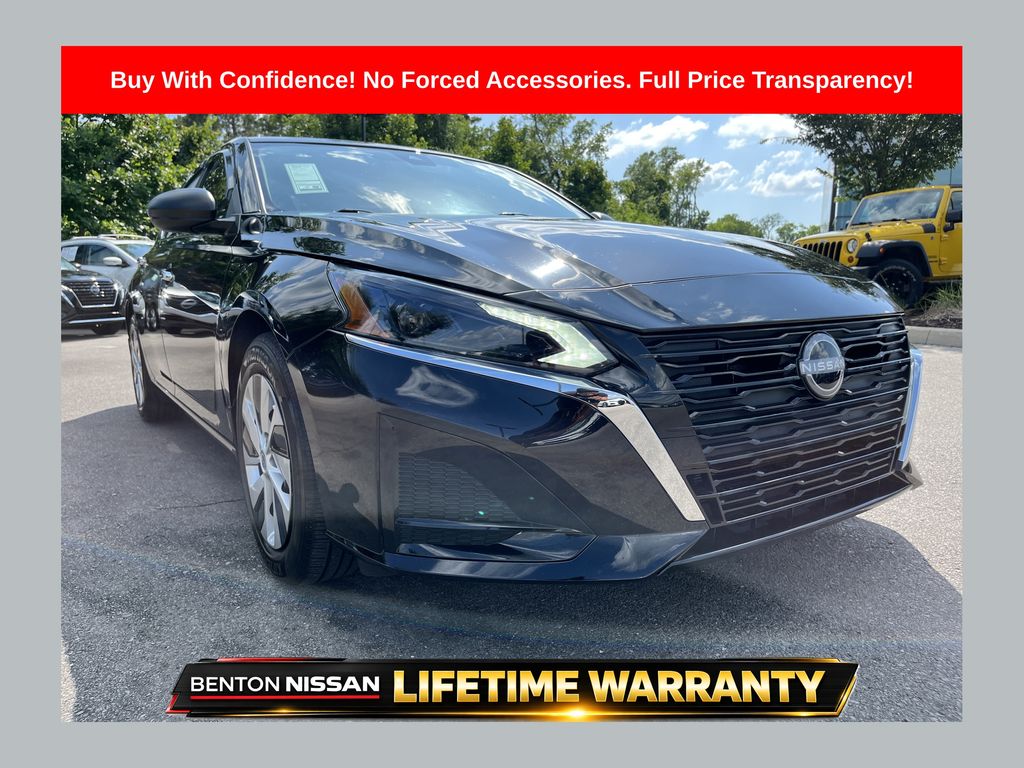 Super Black Clearcoat 2025 Nissan Altima Sedan Front-Wheel Drive Continuously Variable Transmission