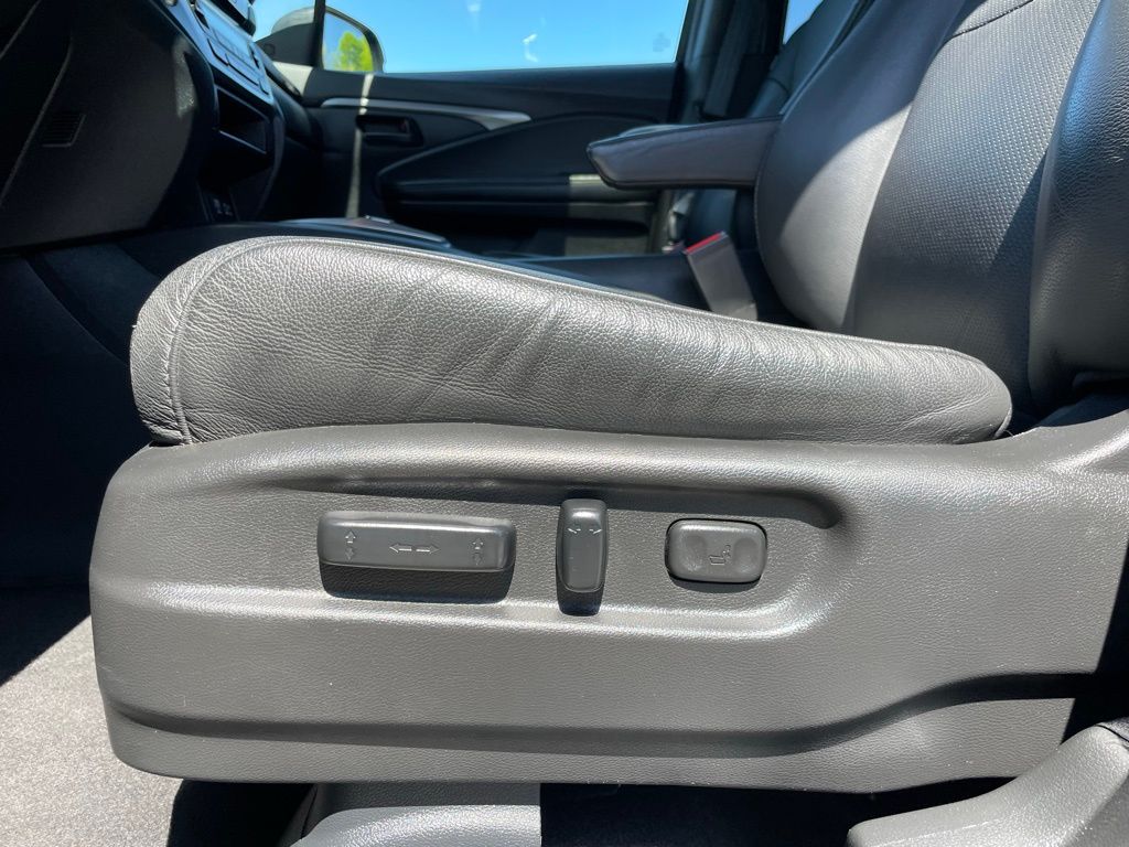 Thumbnail: 2023 Honda Passport - 25