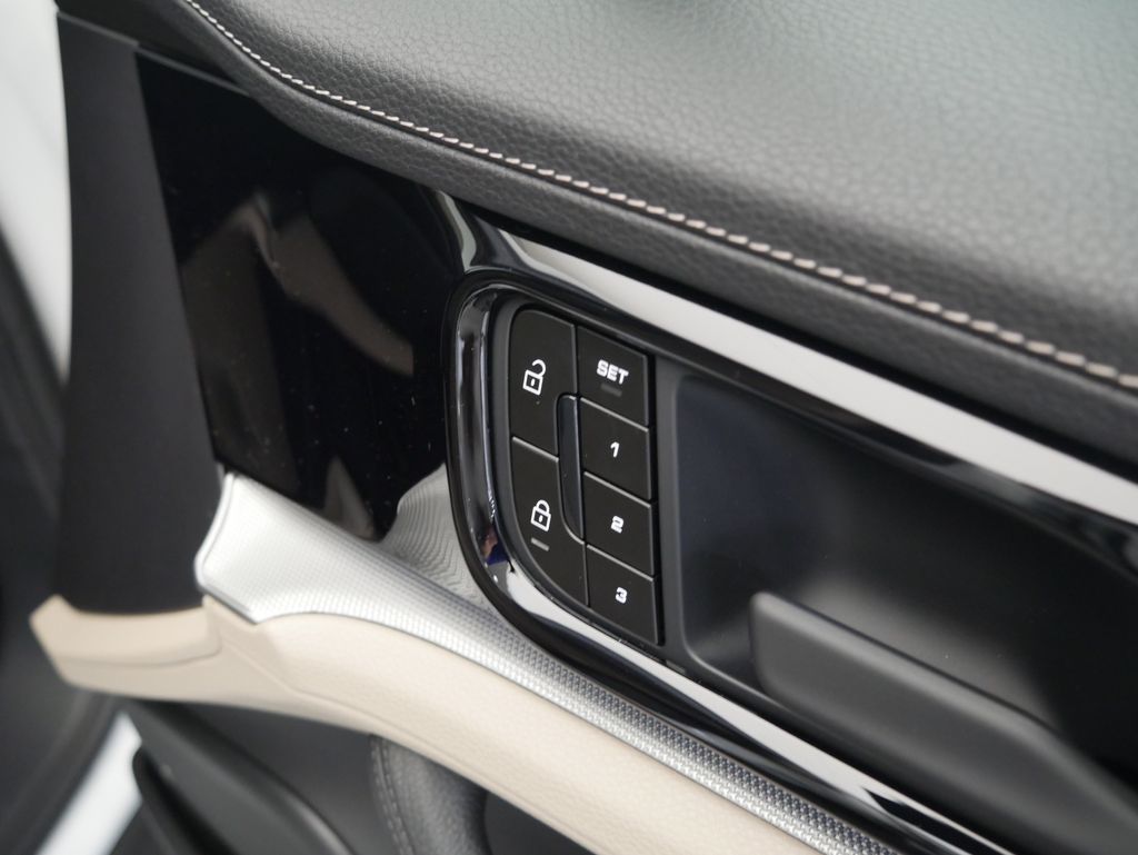 Thumbnail: 2026 Porsche Panamera - 27