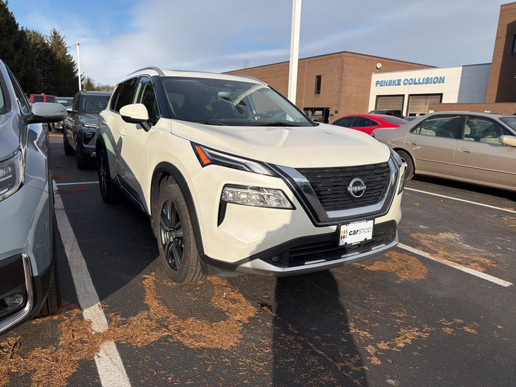 Thumbnail: 2022 Nissan Rogue - 4