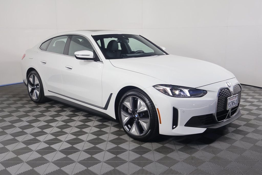 Thumbnail: 2025 BMW i4 - 3