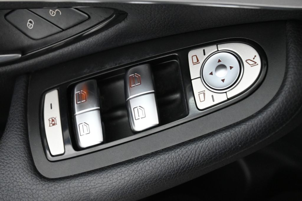 Thumbnail: 2019 Mercedes-Benz GLC - 29