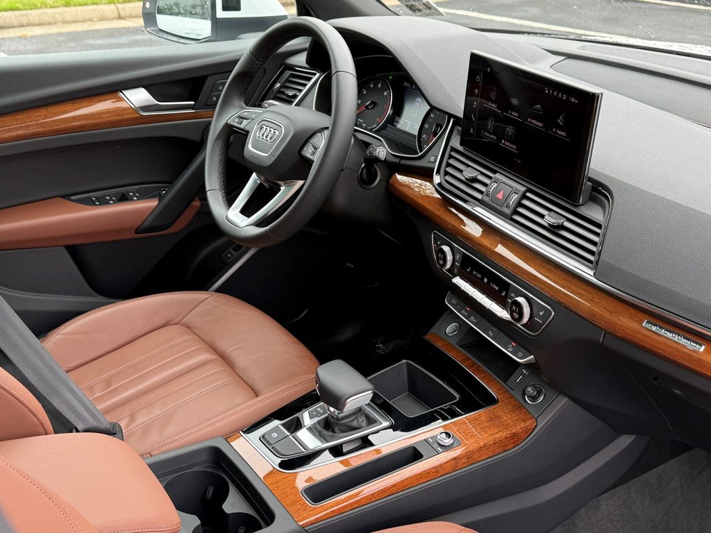 Thumbnail: 2023 Audi Q5 - 11