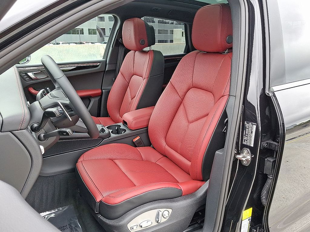 Thumbnail: 2025 Porsche Macan - 5