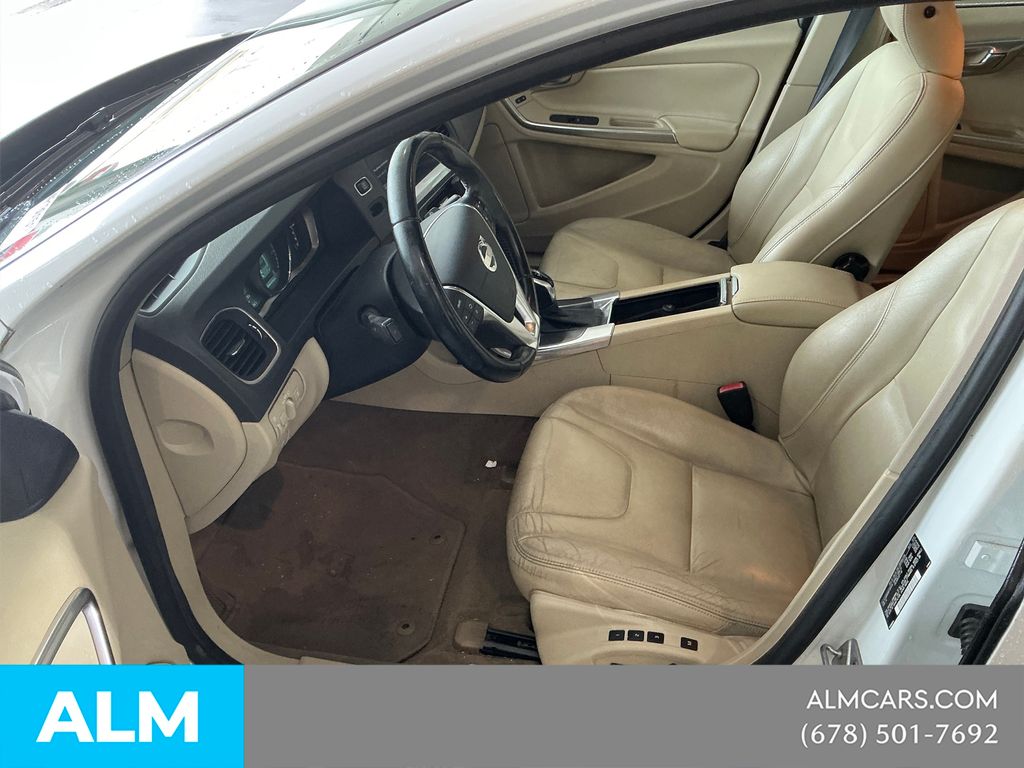 Used 2015 White Volvo T5 Premier image 10