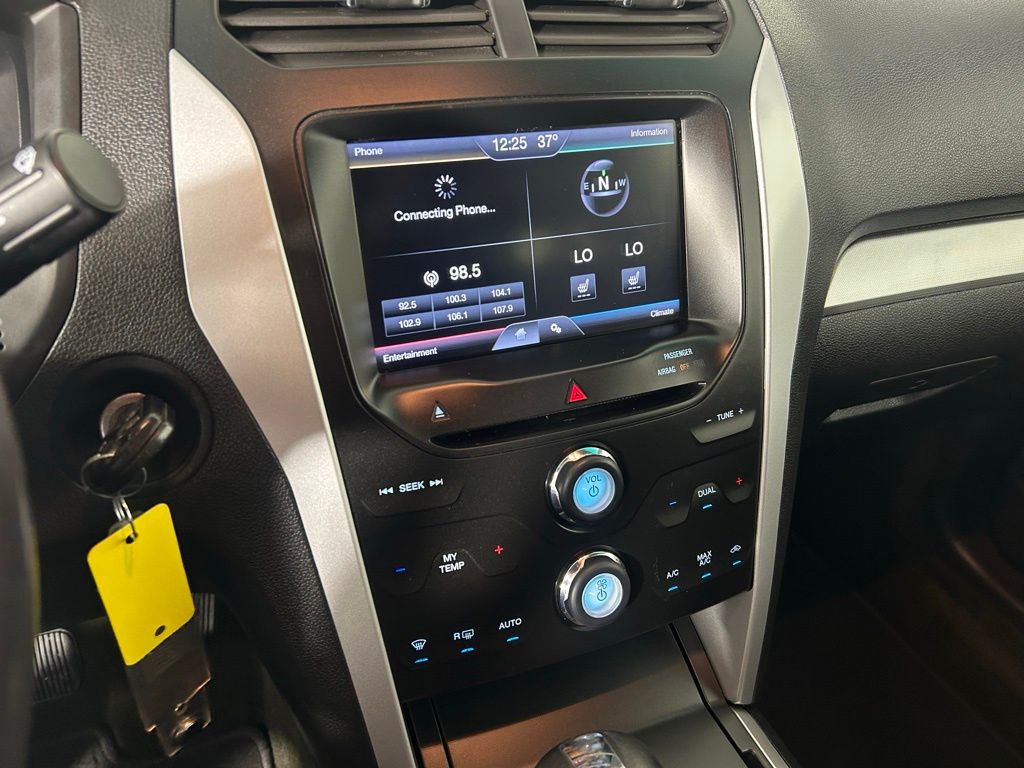 Used 2013 Black Ford XLT image 2