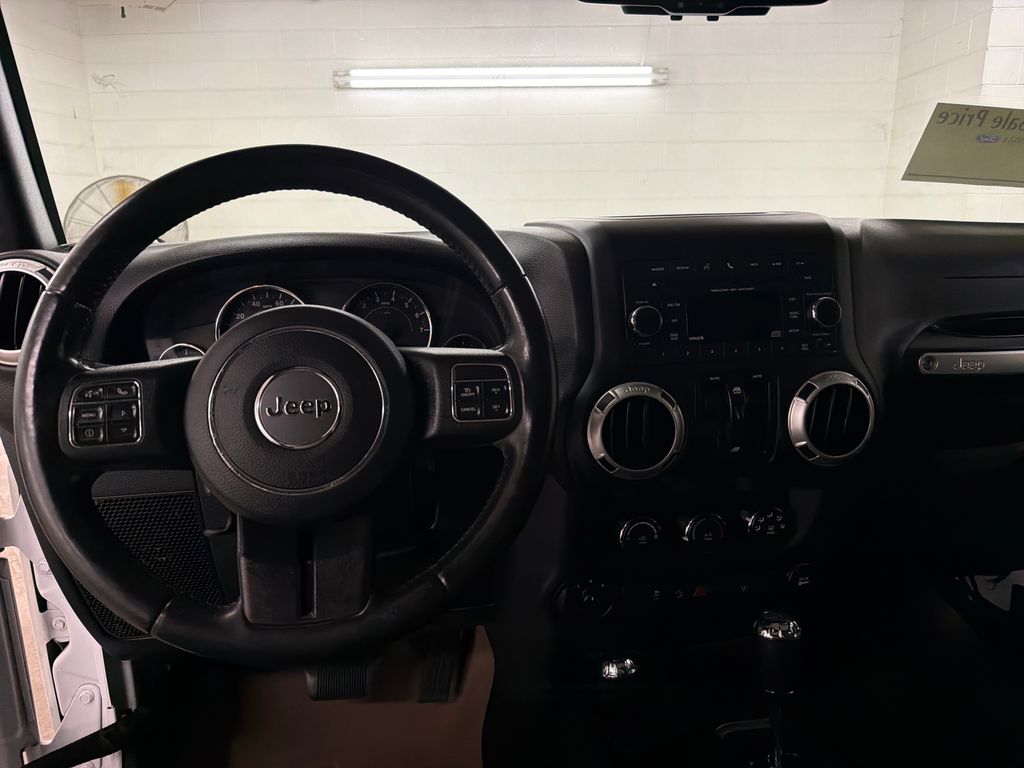 Used 2018 White Jeep Unlimited Sahara image 8