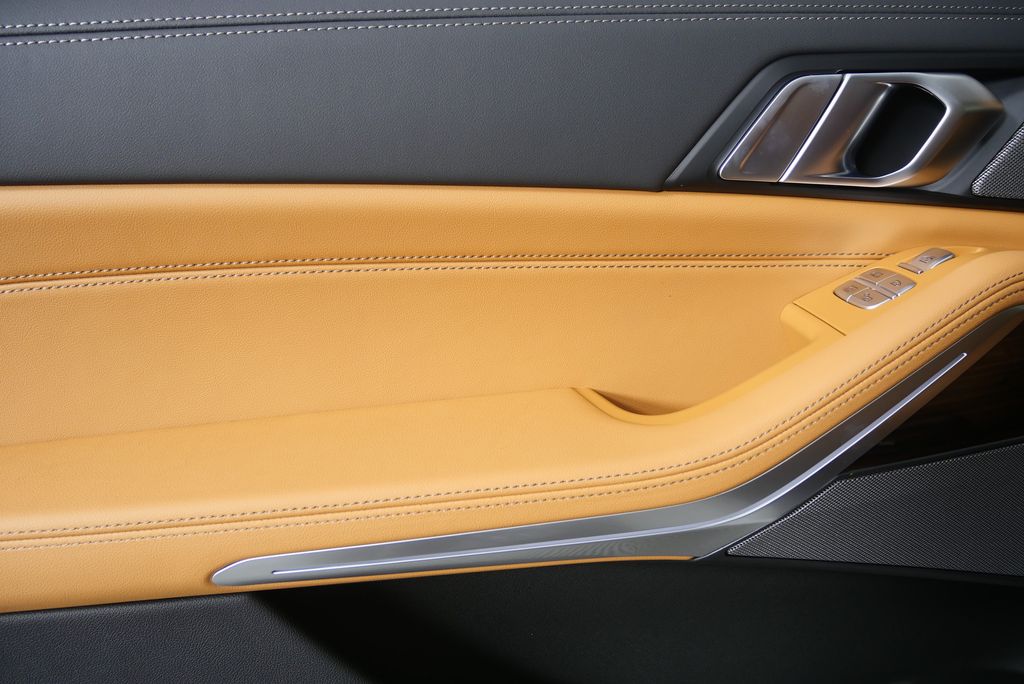 Thumbnail: 2026 BMW X7 - 14