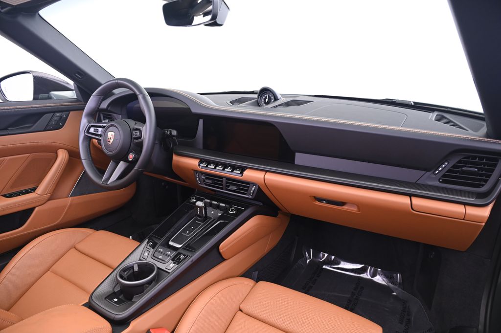 Thumbnail: 2025 Porsche 911 - 21
