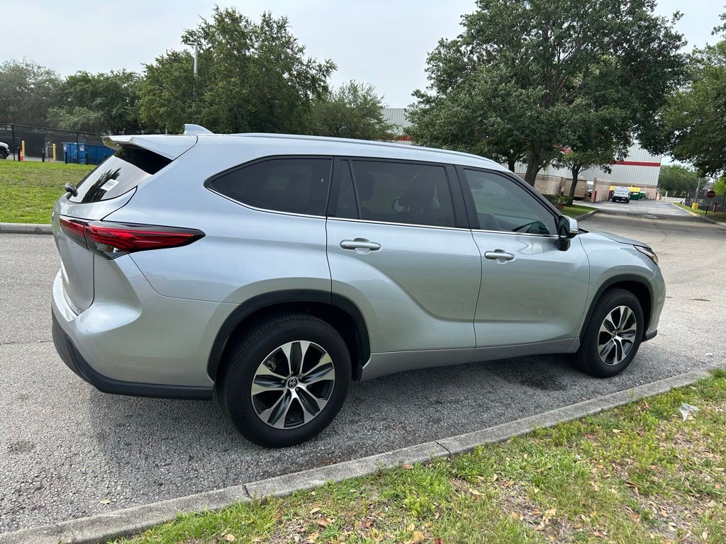 Thumbnail: 2023 Toyota Highlander - 4