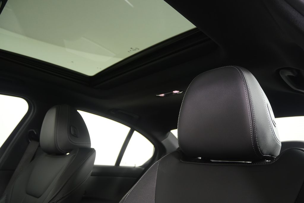 Thumbnail: 2025 BMW 3 Series - 12