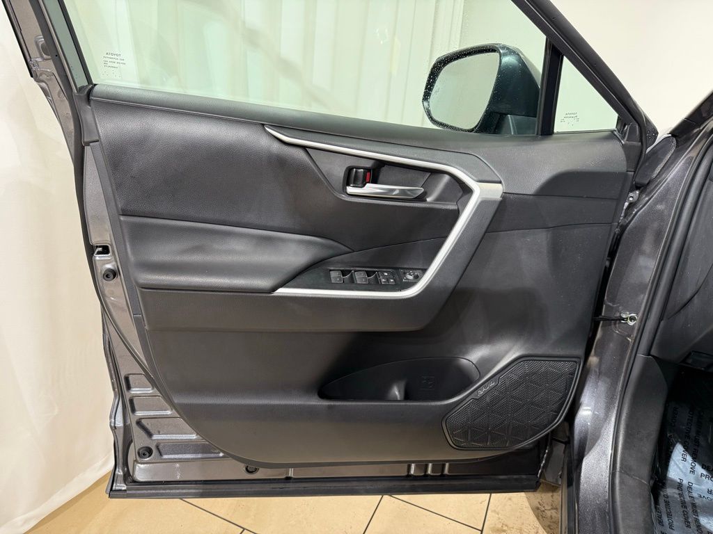 Thumbnail: 2022 Toyota RAV4 - 15