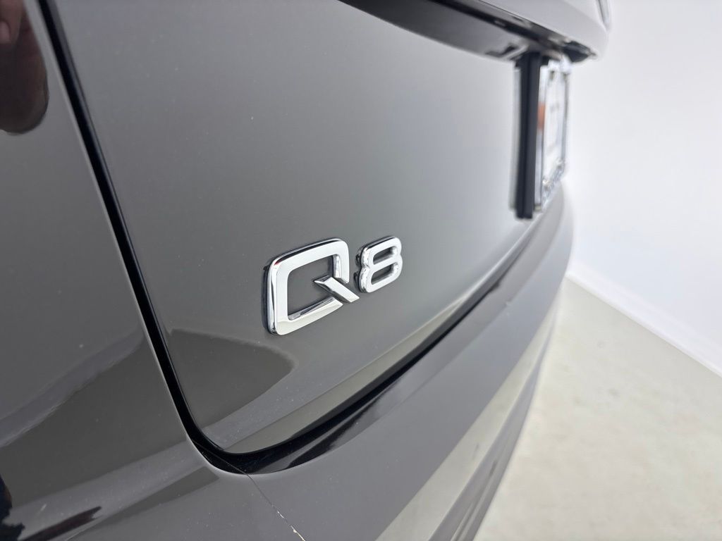 Thumbnail: 2023 Audi Q8 - 13