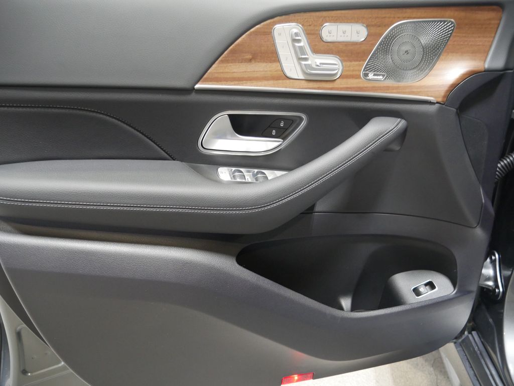 Thumbnail: 2026 Mercedes-Benz GLE - 16