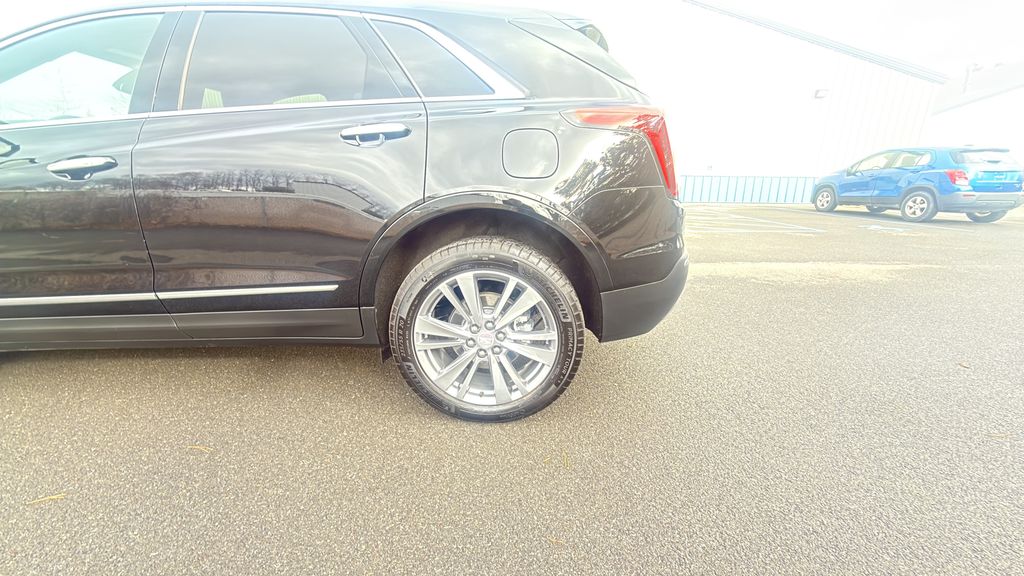 used 2025 Cadillac XT5 car, priced at $37,900