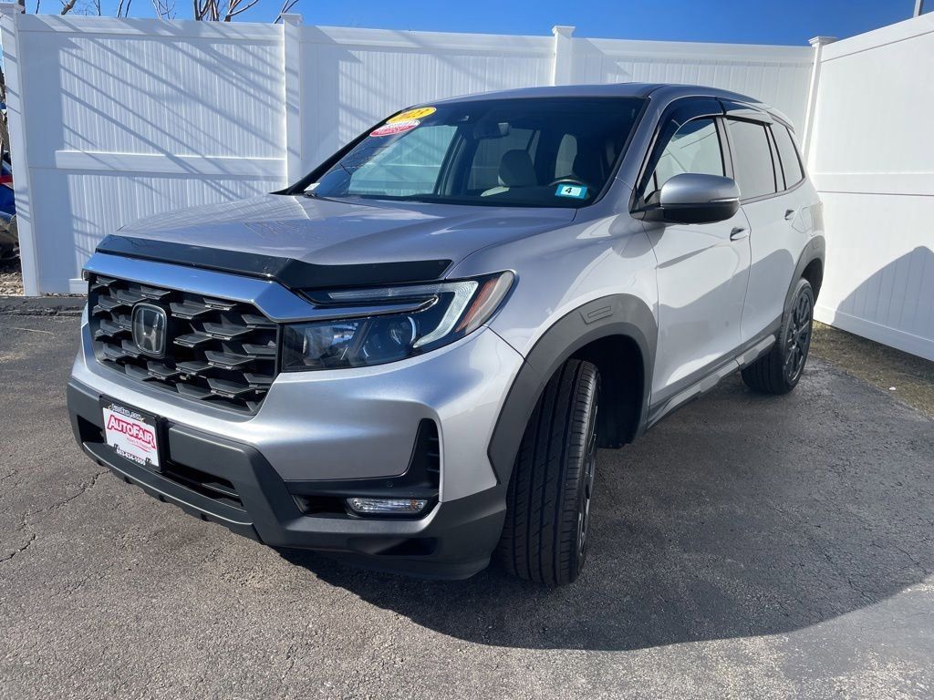 View vehicle photo 3