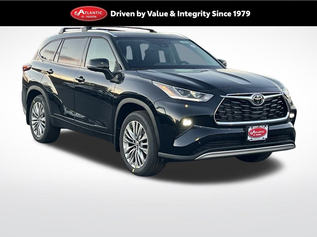 2026 Toyota Highlander Platinum's photo