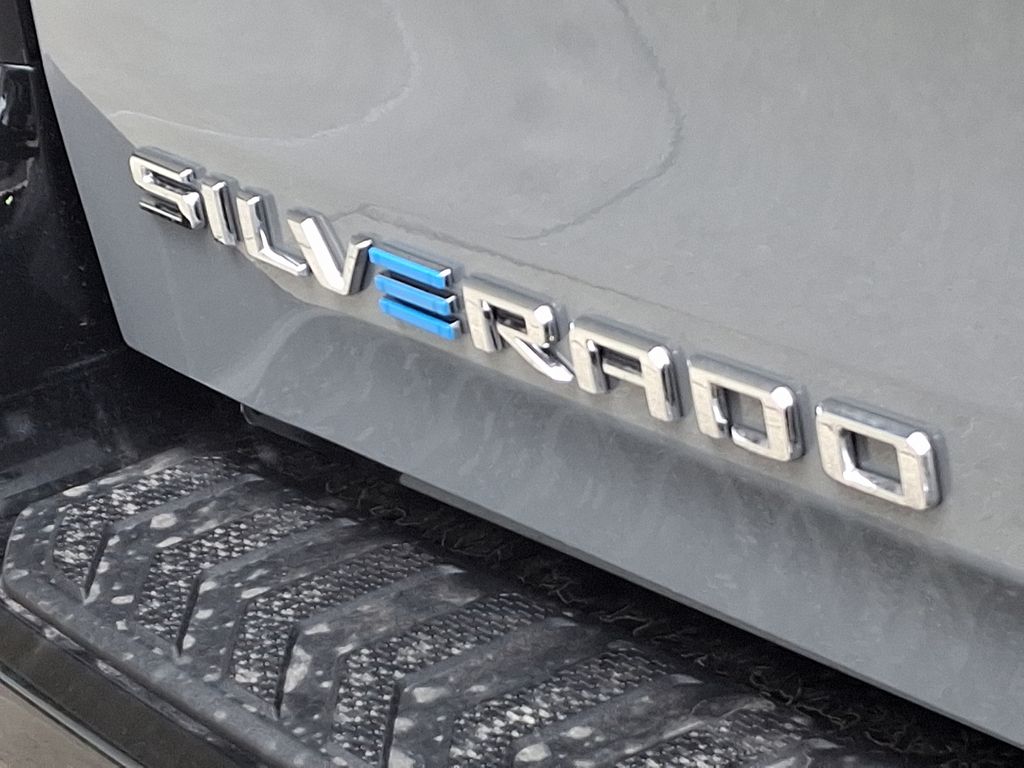 2025 Chevrolet Silverado EV  11