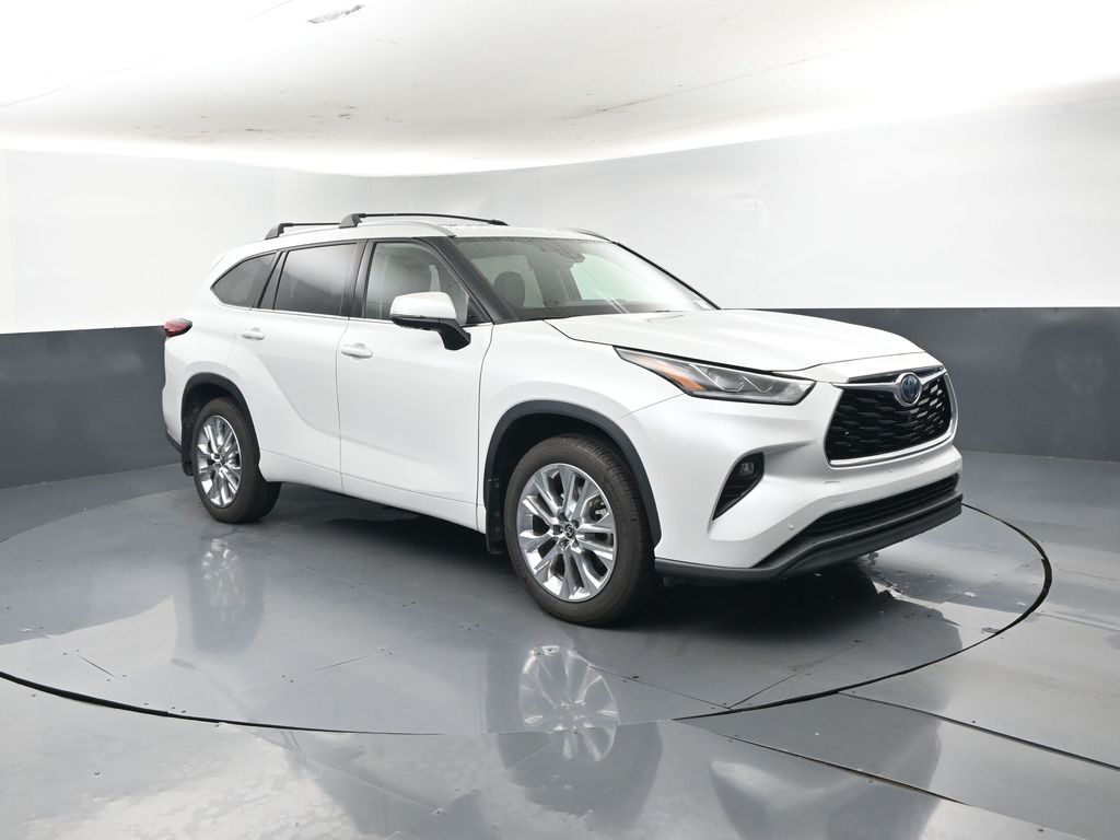 2022 Toyota Highlander Hybrid Limited FWD