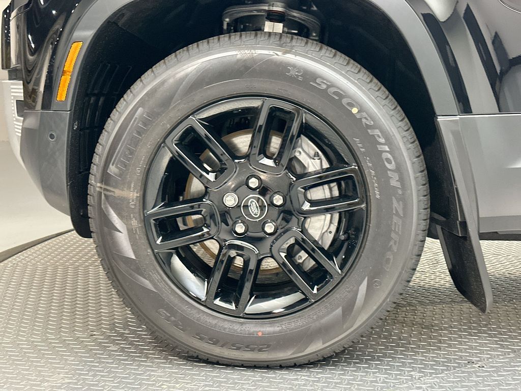 2025 Land Rover Defender 130 5