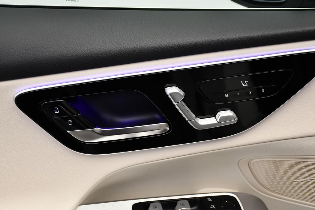 Thumbnail: 2025 Mercedes-Benz GLC - 31