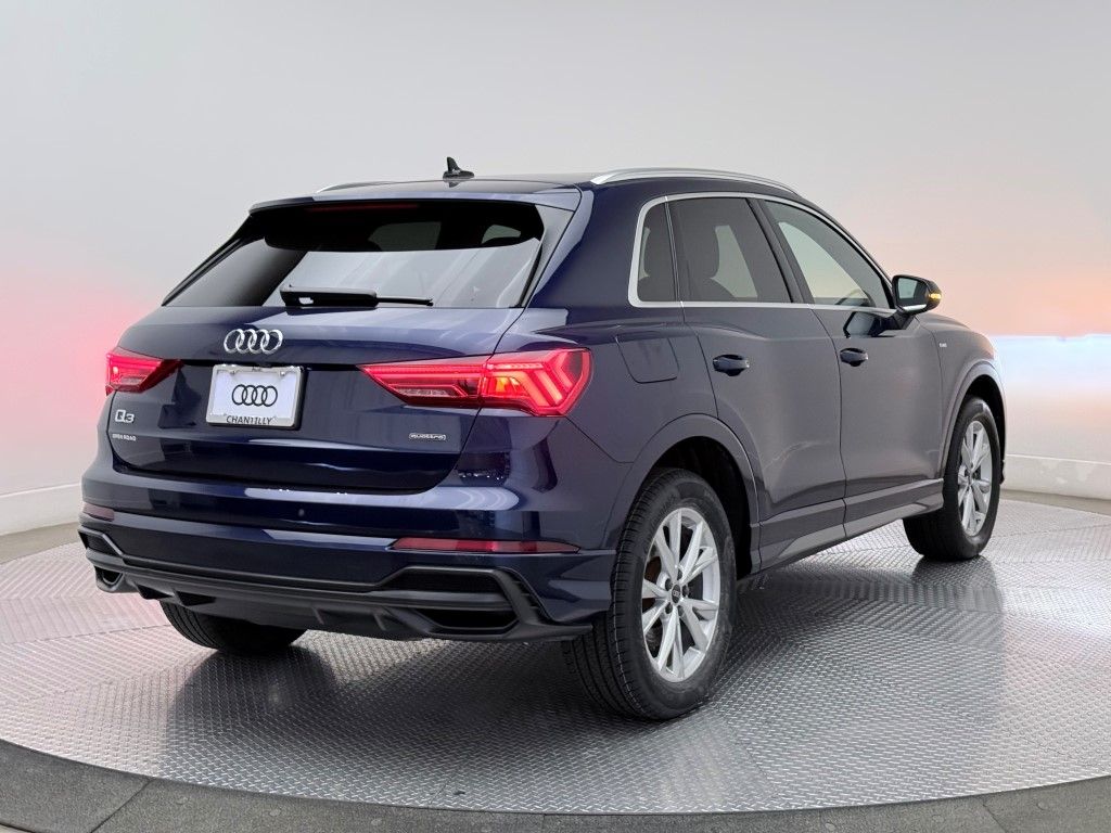 Thumbnail: 2021 Audi Q3 - 11