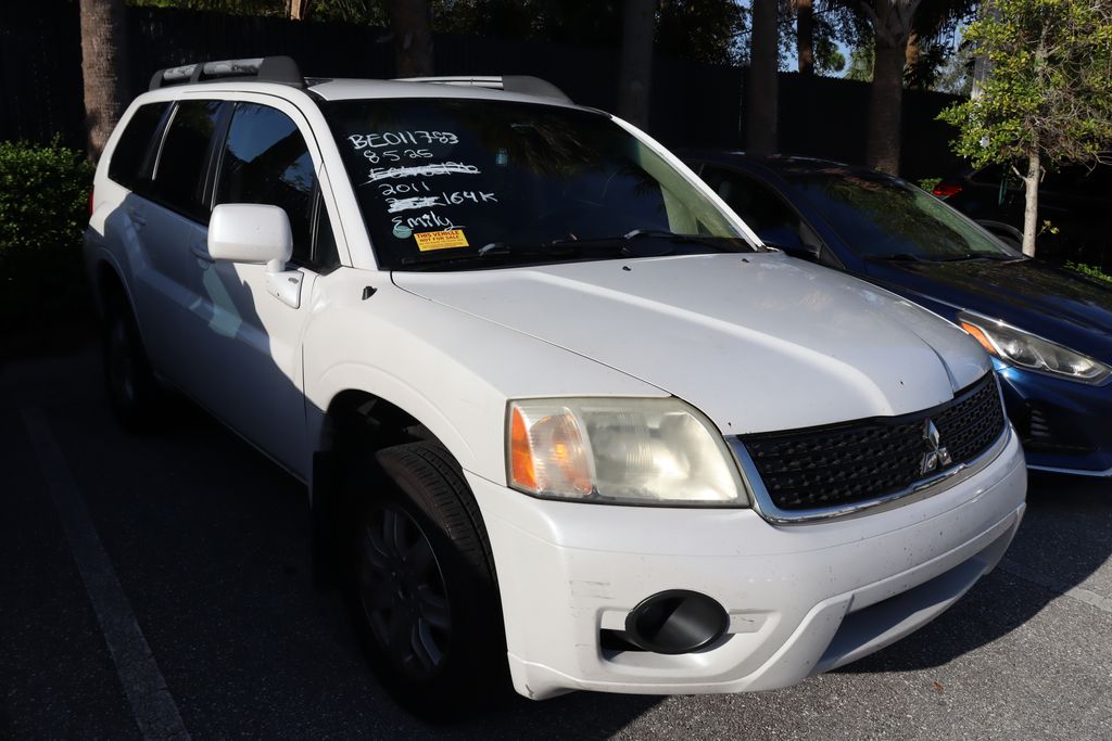Thumbnail: 2011 Mitsubishi Endeavor - 6