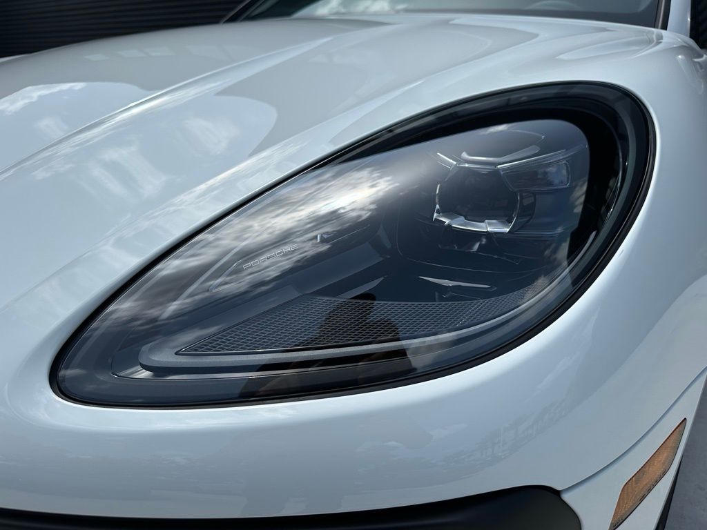 Thumbnail: 2025 Porsche Macan - 13