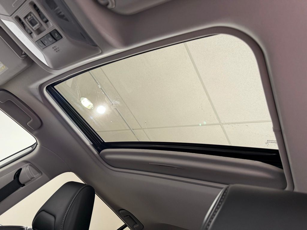 Thumbnail: 2019 Toyota RAV4 - 18