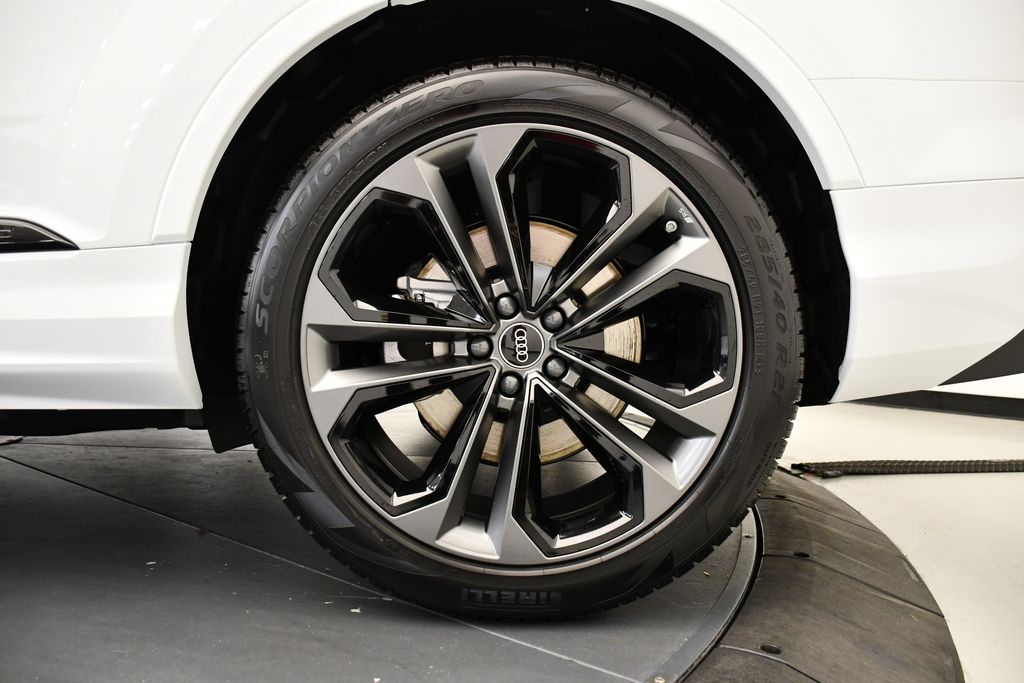 Thumbnail: 2025 Audi Q7 - 14