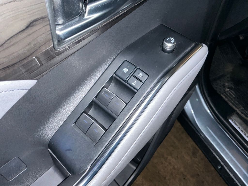 Used 2022  Toyota Platinum image 15