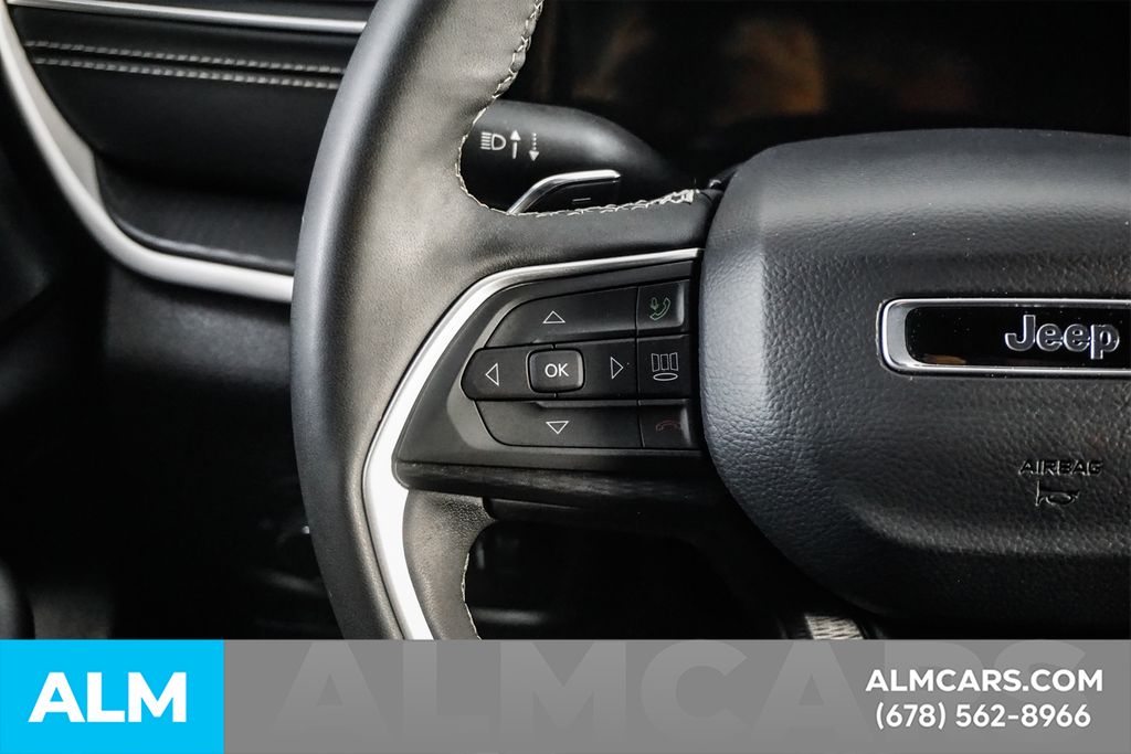 Used 2025 Silver Jeep Altitude image 28
