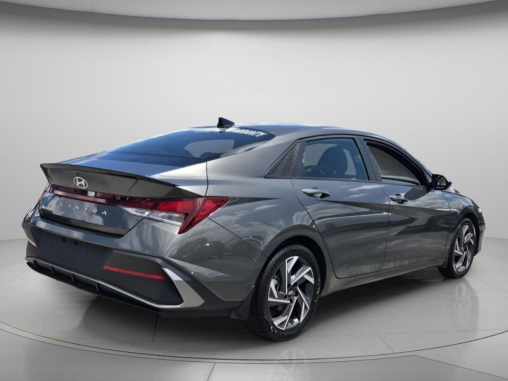 2025 Hyundai Elantra - $17,999