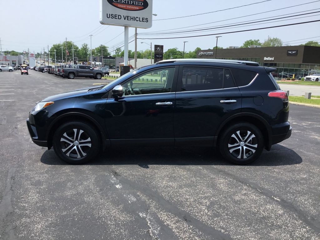 2018 Toyota RAV4 LE 2