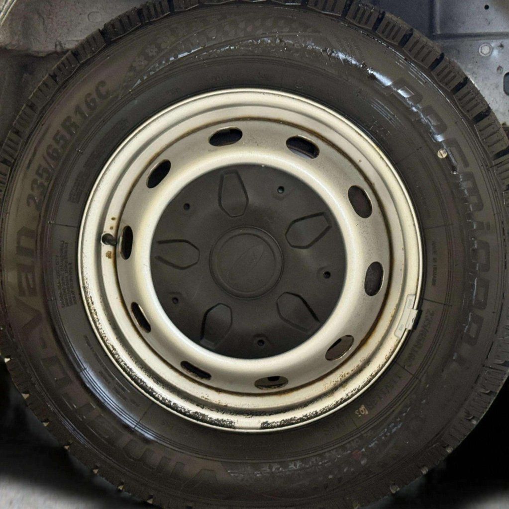 Used 2018 Oxford White Ford Base image 23