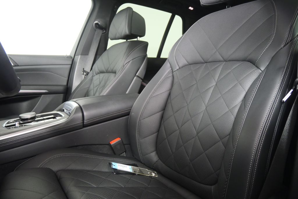 Thumbnail: 2025 BMW X5 - 10