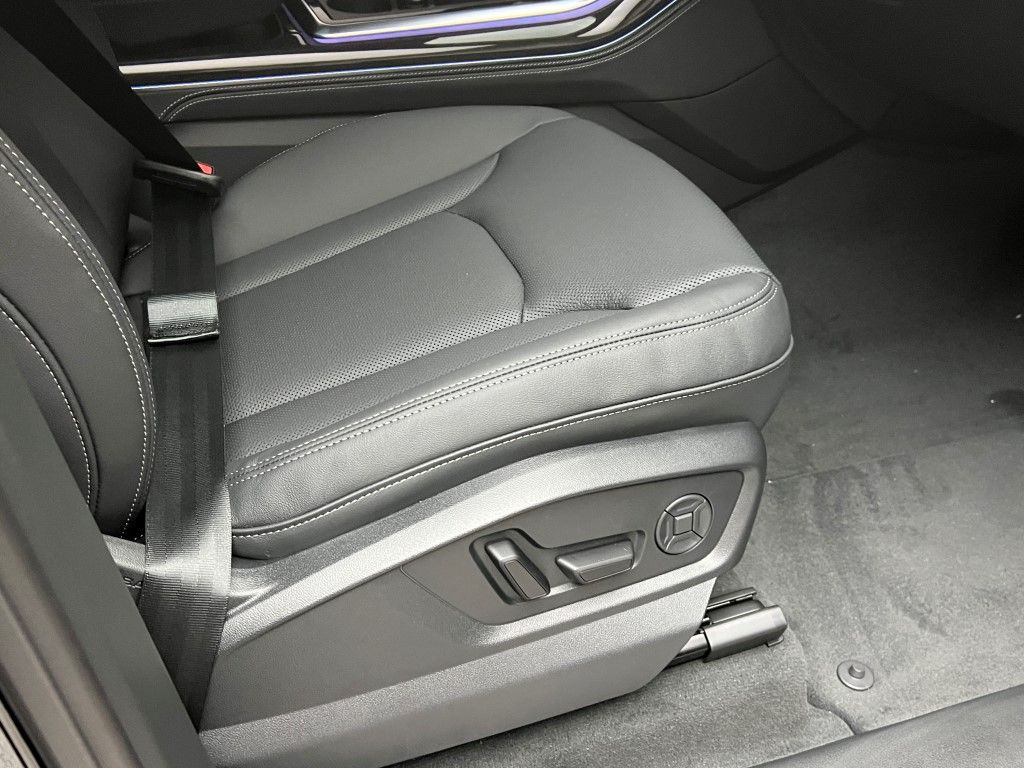 Thumbnail: 2026 Audi Q7 - 12