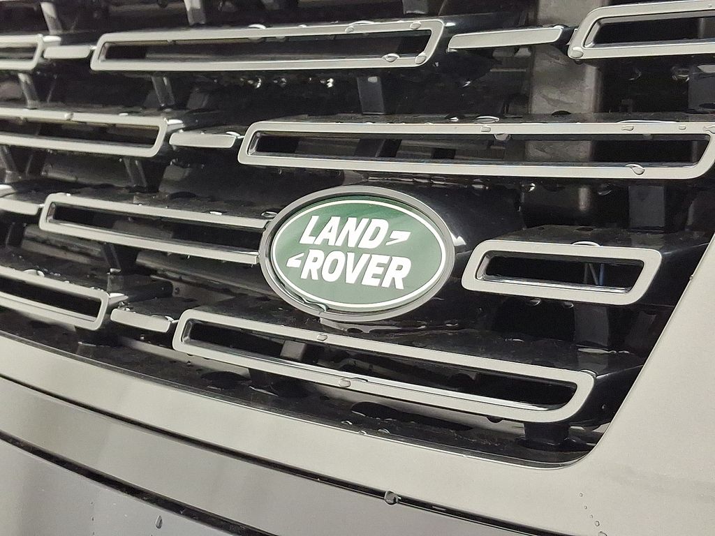 2025 Land Rover Range Rover SE 19