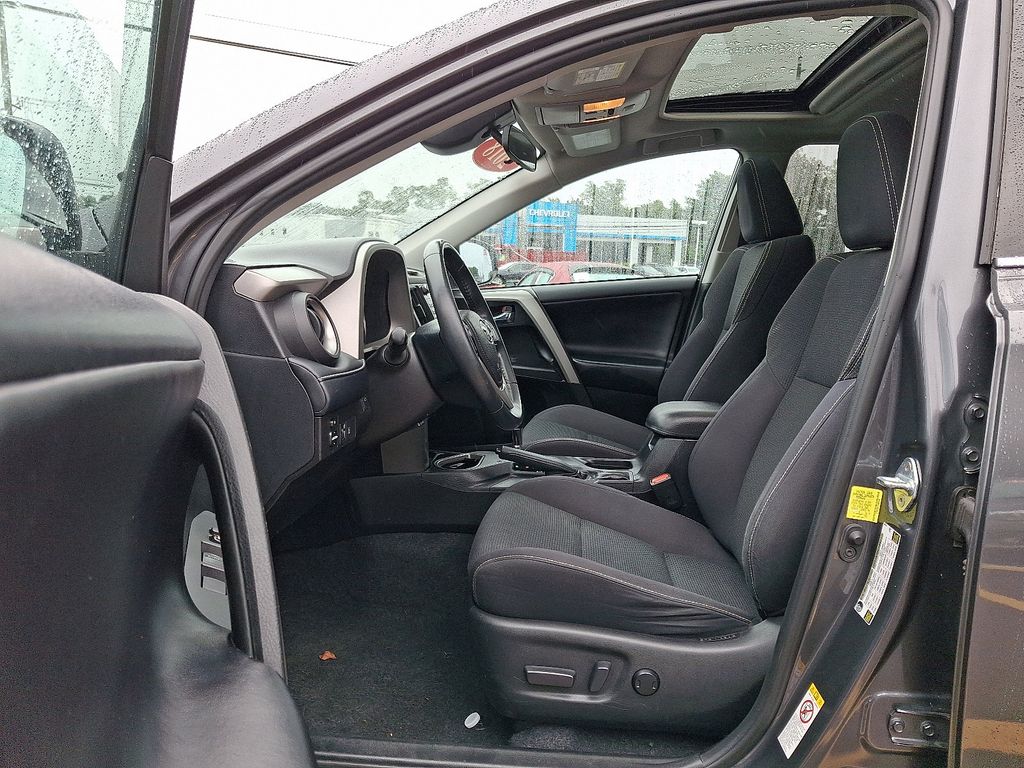 Thumbnail: 2018 Toyota RAV4 - 13