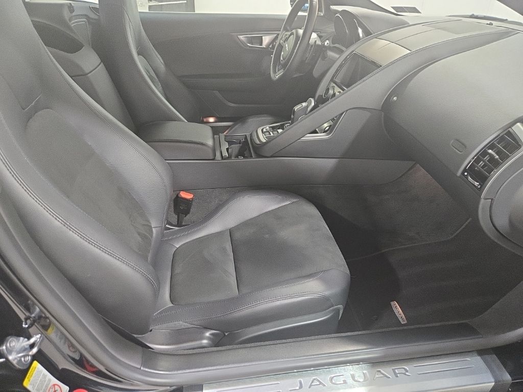Used 2017 Black Jaguar Base image 22