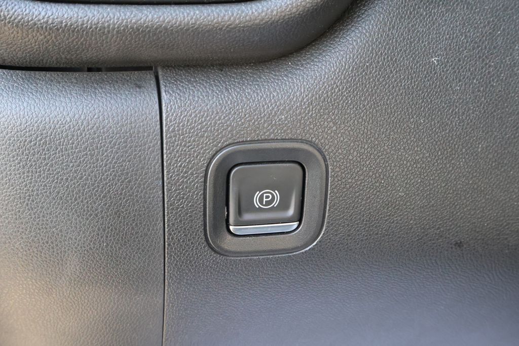 Thumbnail: 2022 Chevrolet Silverado 1500 - 19