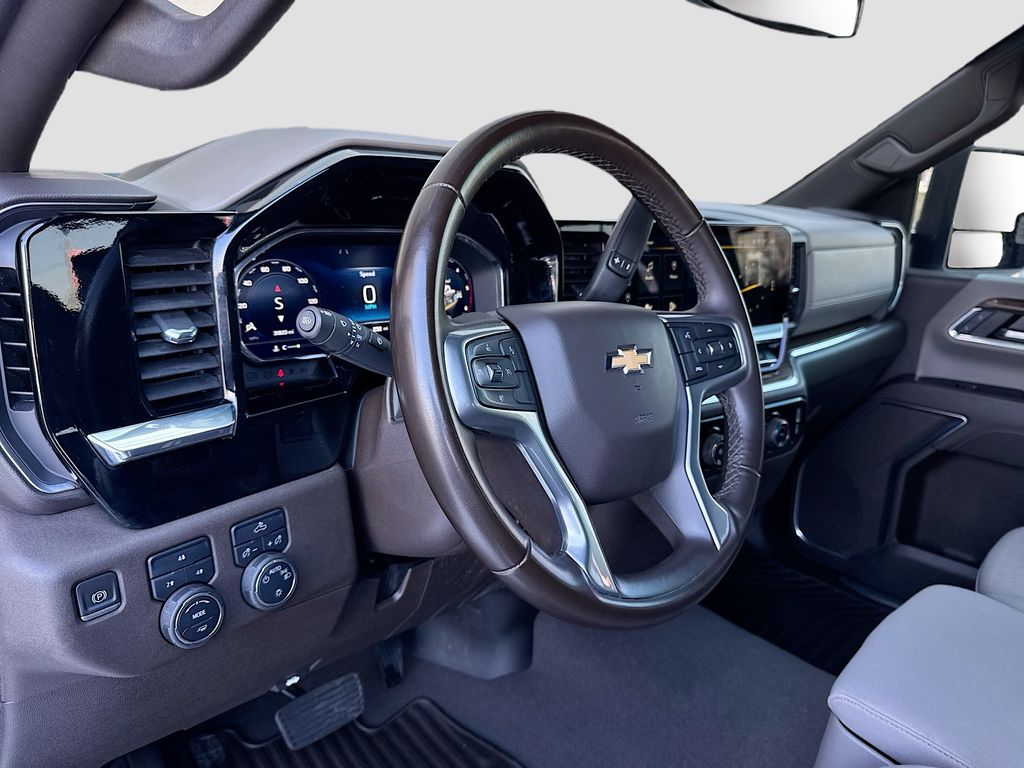 2024 Chevrolet Silverado 3500HD LT - Photo 11