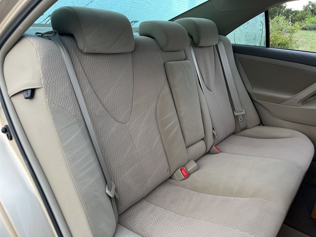 2011 Toyota Camry LE 26