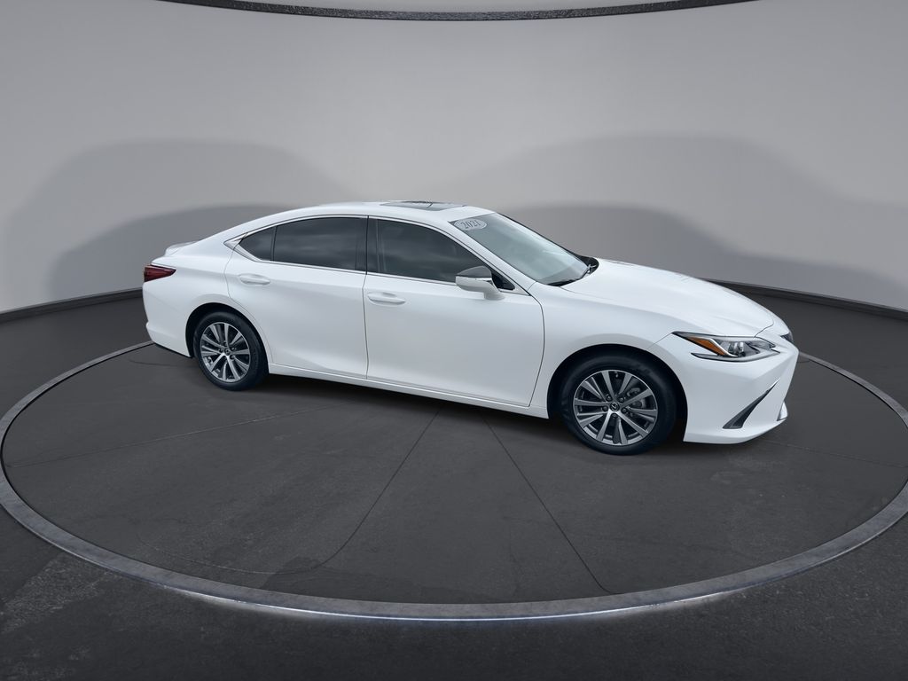 Thumbnail: 2021 Lexus ES - 2