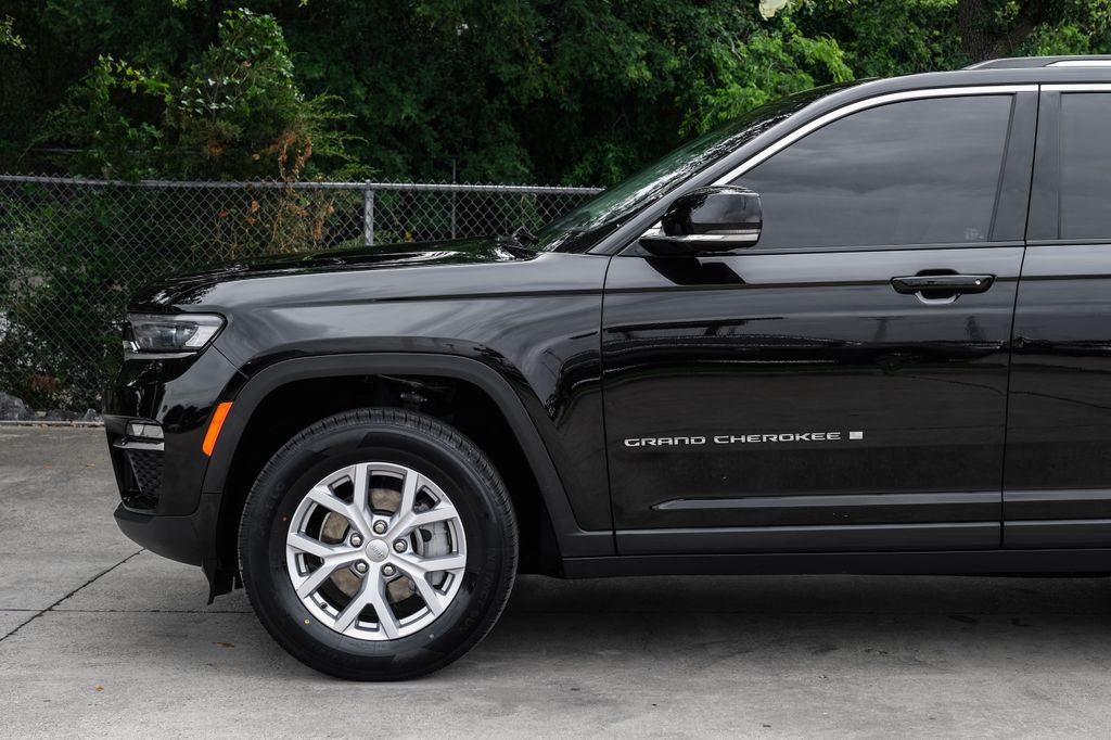 used 2022 Jeep Grand Cherokee car, priced at $29,300