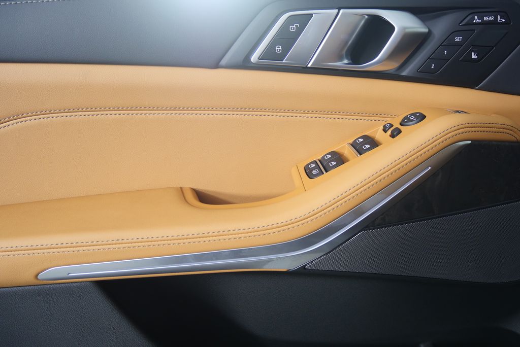 Thumbnail: 2026 BMW X7 - 9