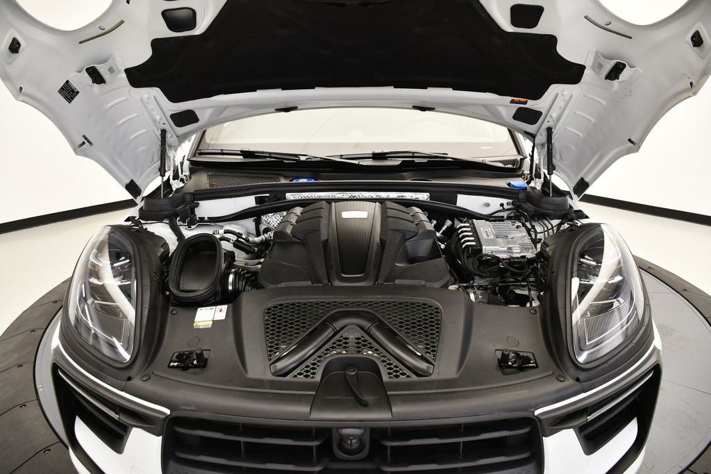2022 Porsche Macan S 10