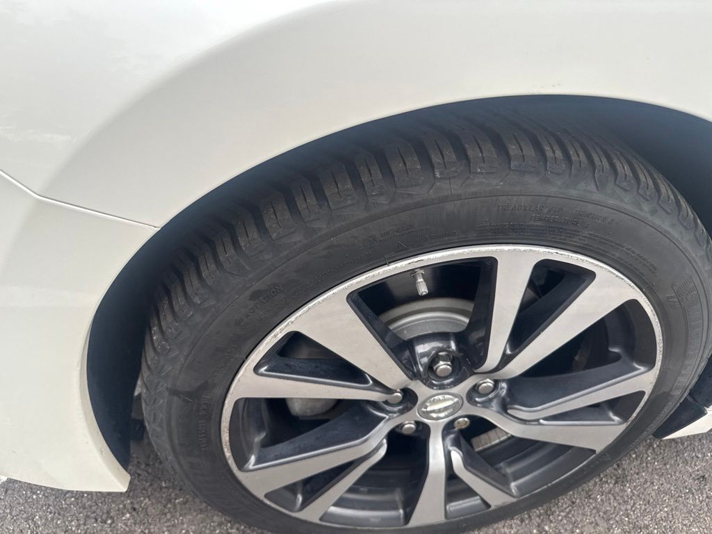 Used 2017 White Nissan 3.5 SV image 10